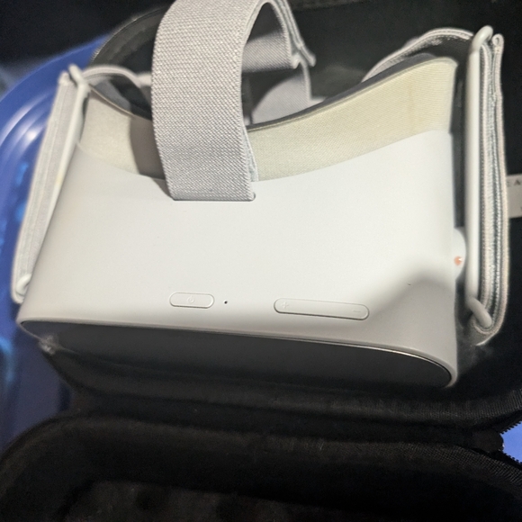 Oculus Go VR headset + case 32gb - Picture 11 of 16
